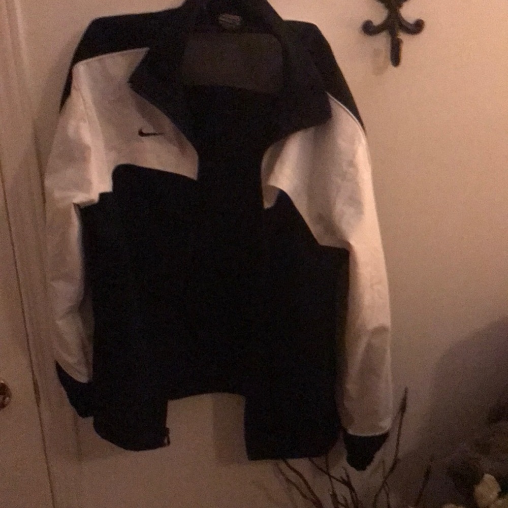 Nike boys L wind breaker jacket